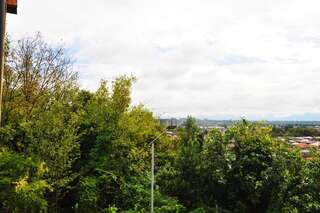 Отель Lileo Кутаиси Двухместный номер с 2 отдельными кроватями и балконом-4