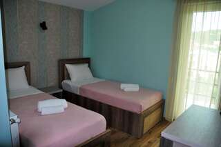 Отель Lileo Кутаиси Двухместный номер с 2 отдельными кроватями и балконом-8