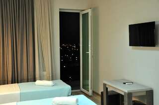 Отель Lileo Кутаиси Трехместный номер с террасой-8