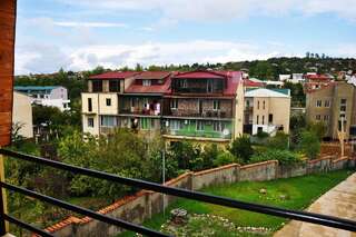 Отель Lileo Кутаиси Трехместный номер «Комфорт» с душем-8