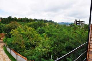 Отель Lileo Кутаиси Трехместный номер «Комфорт» с душем-9