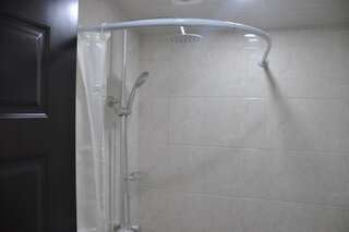 Отель Lileo Кутаиси Трехместный номер «Комфорт» с душем-21