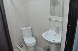 Отель Lileo Кутаиси Трехместный номер «Комфорт» с душем-22